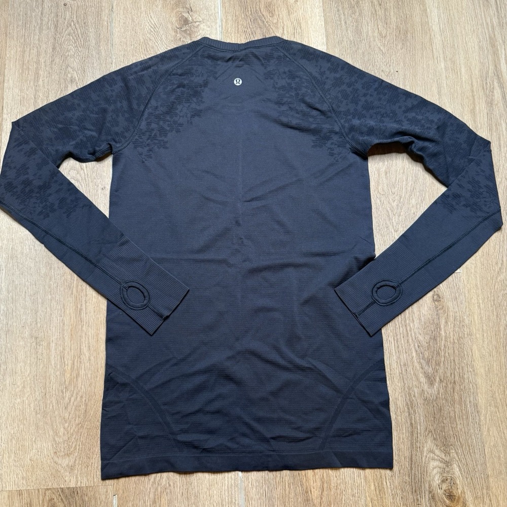 Lululemon Swiftly Tech LS Crew Size 10 Fleur De Lis Shoulder Black Mesh Athletic - Picture 2 of 7